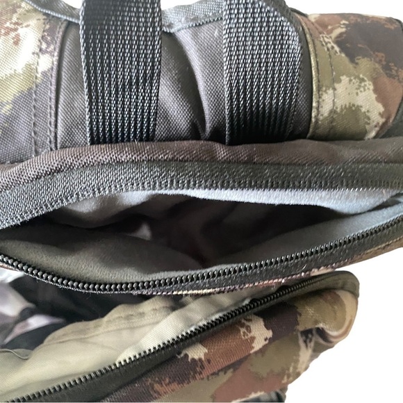 Quiksilver Camo Backpack Large Approx. 16 x 13 x 6 - Picture 4 of 8